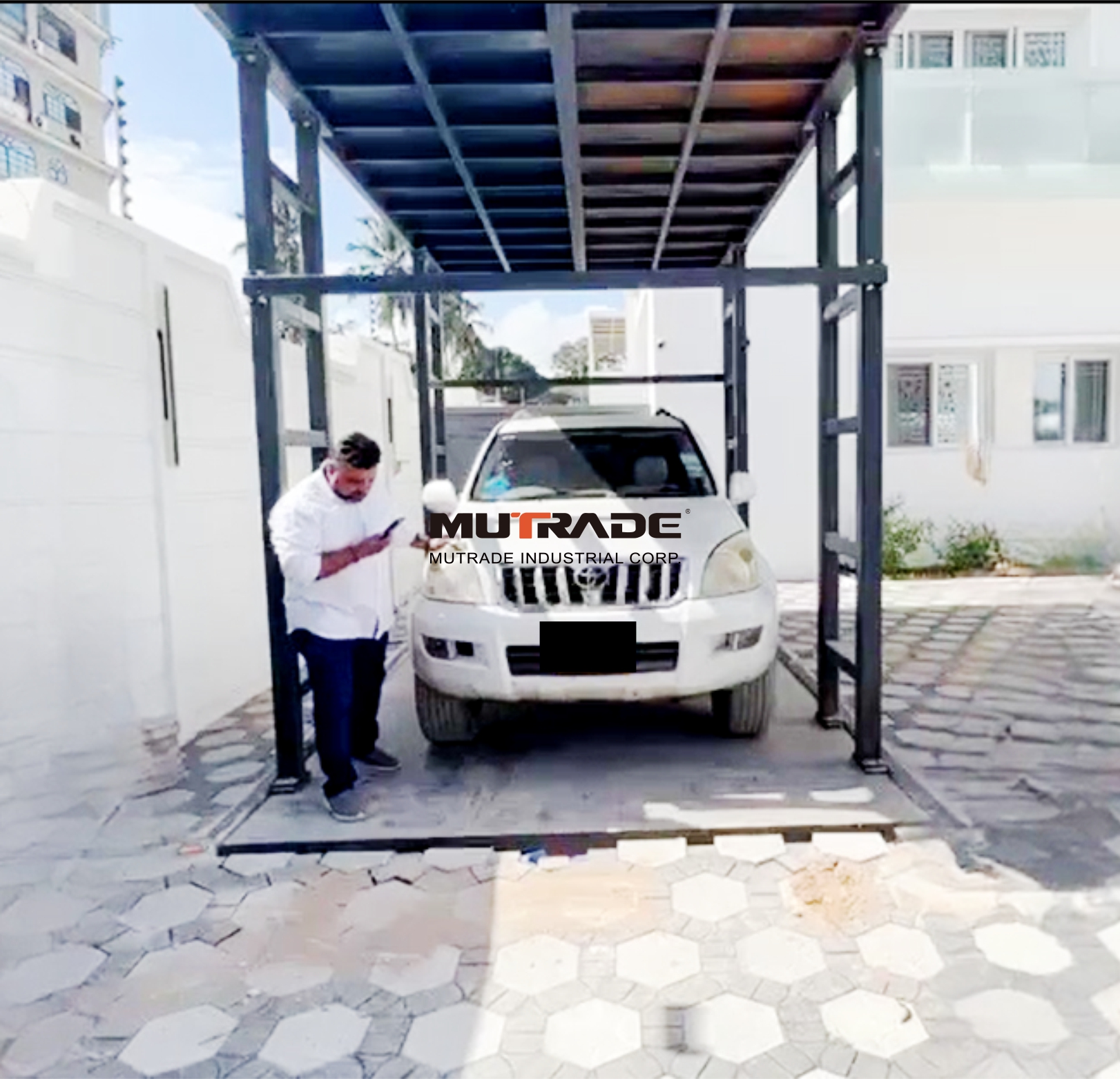 Innoverende dubbelplatform-skêrhysbak revolusioneer privaat parkering in Tanzanië