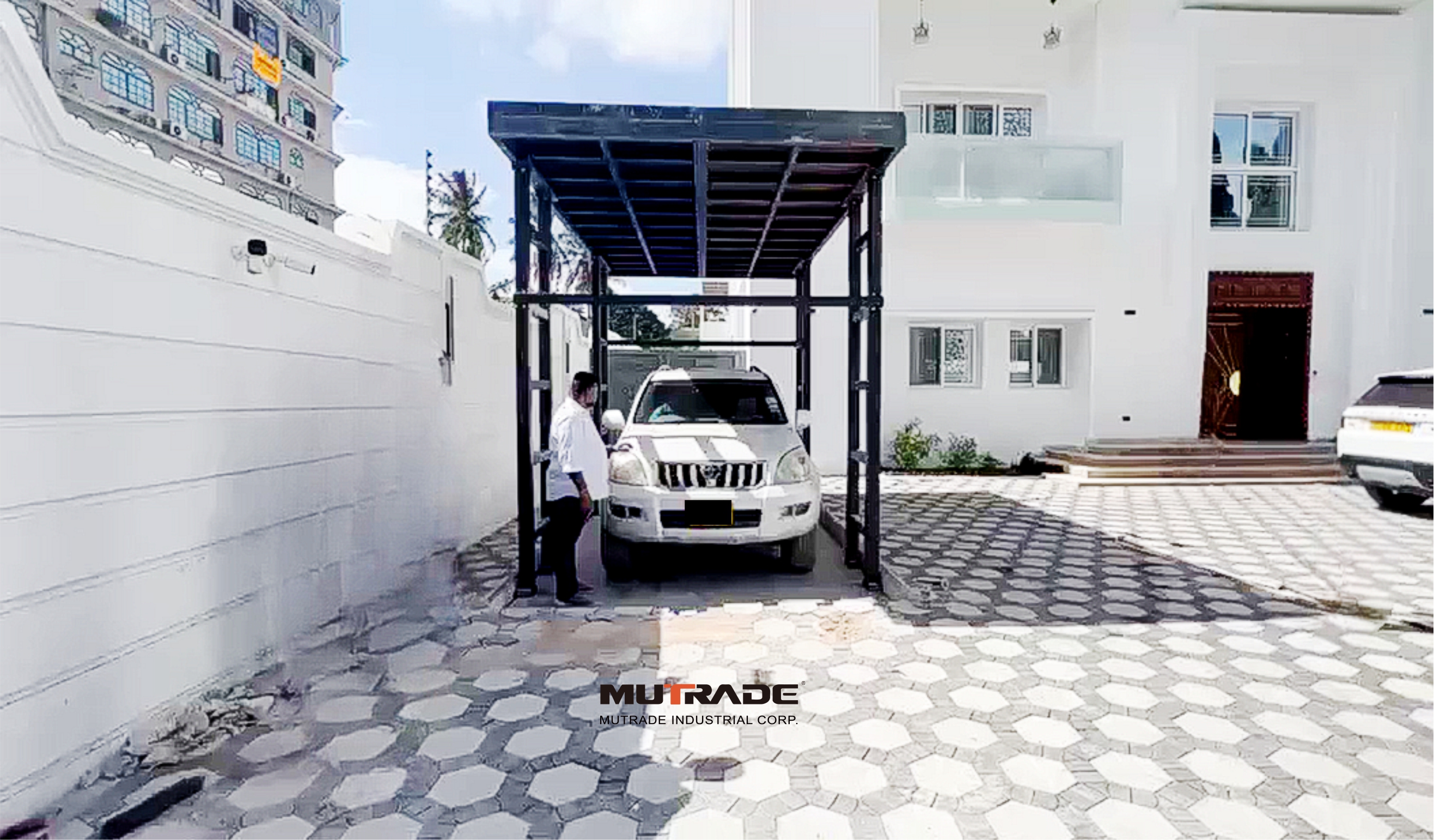 Innovativ sakselift med dobbelt platform revolutionerer privat parkering i Tanzania